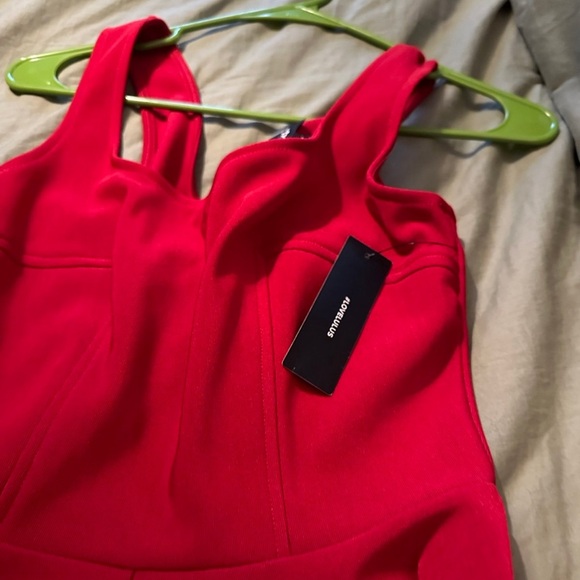 Beautiful red dress! - Picture 2 of 3